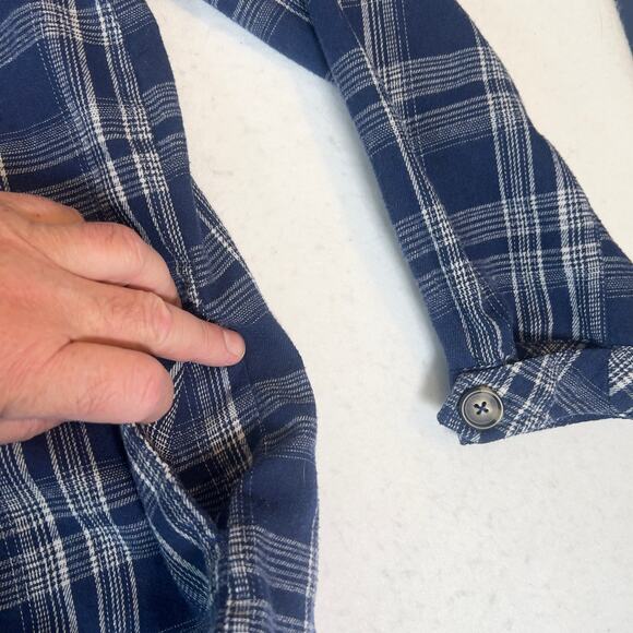 Democracy Button Shirt Woman Small Tunic Style Pockets Fringed Hem Thick Fabric - Picture 6 of 11